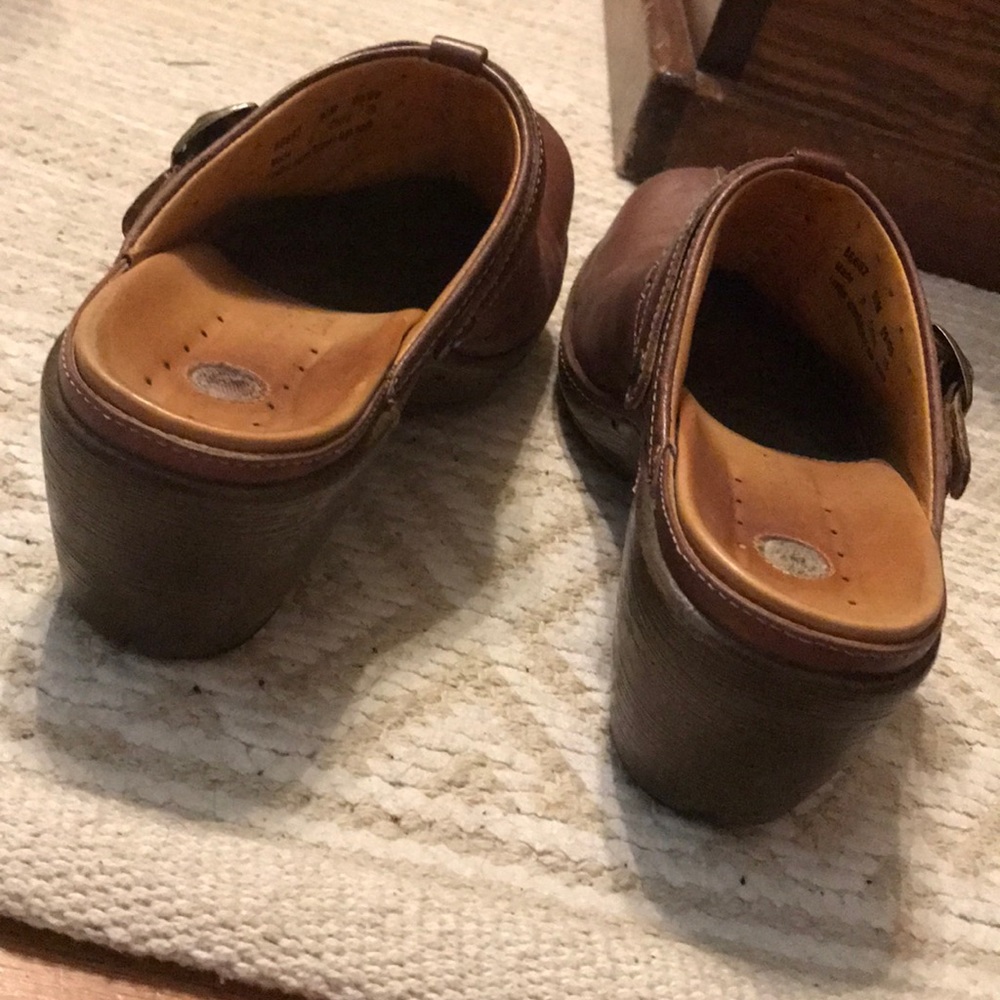 Structured Clarks Clogs - image 5